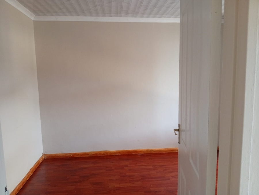 2 Bedroom Property for Sale in Mandela Park Western Cape